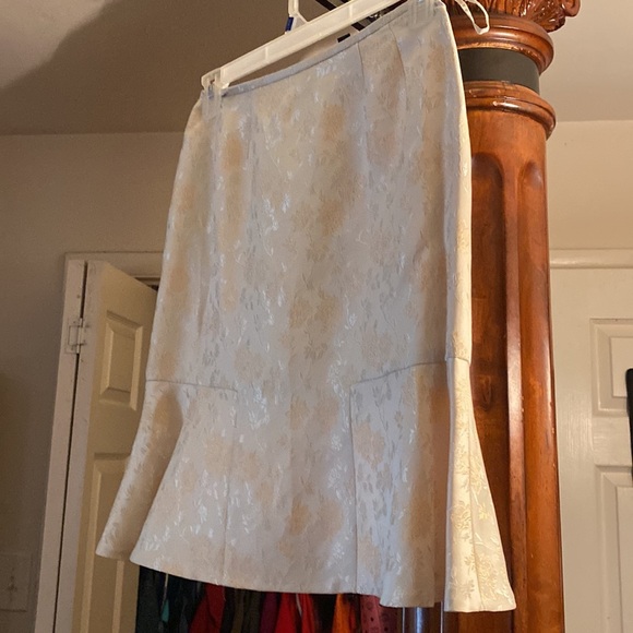 2 pcs brocade goldish skirt set - Picture 7 of 8